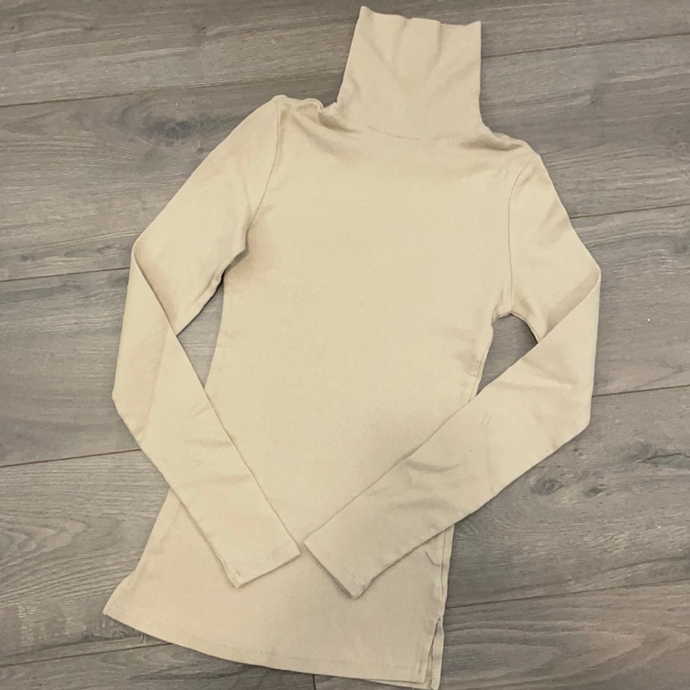 Ribbed turtleneck